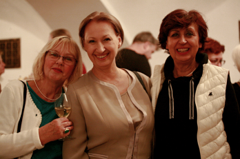 bývalá členka FKPS, sopranistka Dana Burešová (uprostřed)